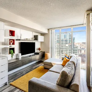 Apartment Beautiful By Cn Tower, Toronto
