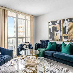 Apartment One Bed And Den Upscale Comfort With Parking, Toronto