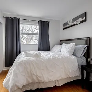 Apartment Eglinton West Guest, Toronto
