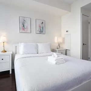 Apartment 2 Bedrooms Downtown With Parking, Toronto