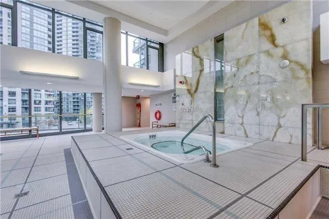 公寓 Lakefront Living Downtown Toronto - Free Parking, Gym, Indoor Pool