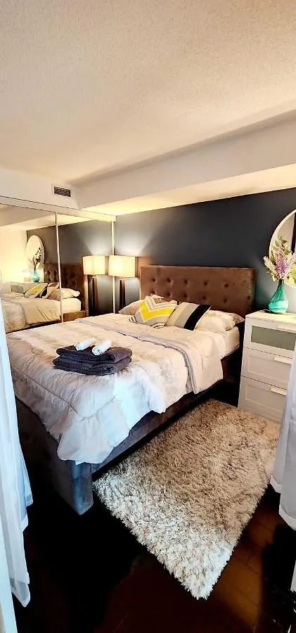 Lakefront Living Downtown Toronto - Free Parking, Gym, Indoor Pool