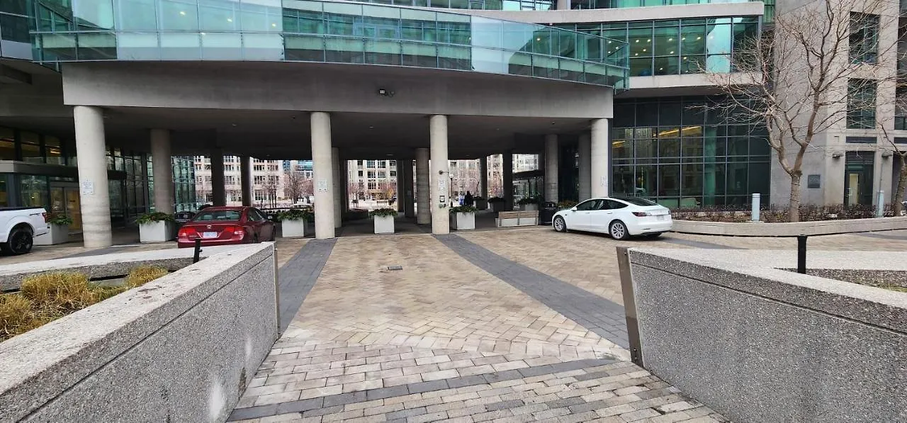 Lakefront Living Downtown Toronto - Free Parking, Gym, Indoor Pool 0*,  加拿大